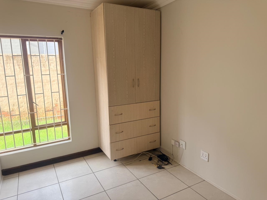 To Let 5 Bedroom Property for Rent in Bult West North West